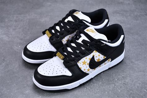 herren nike sb dunk low supreme stars black|nike sb low supreme.